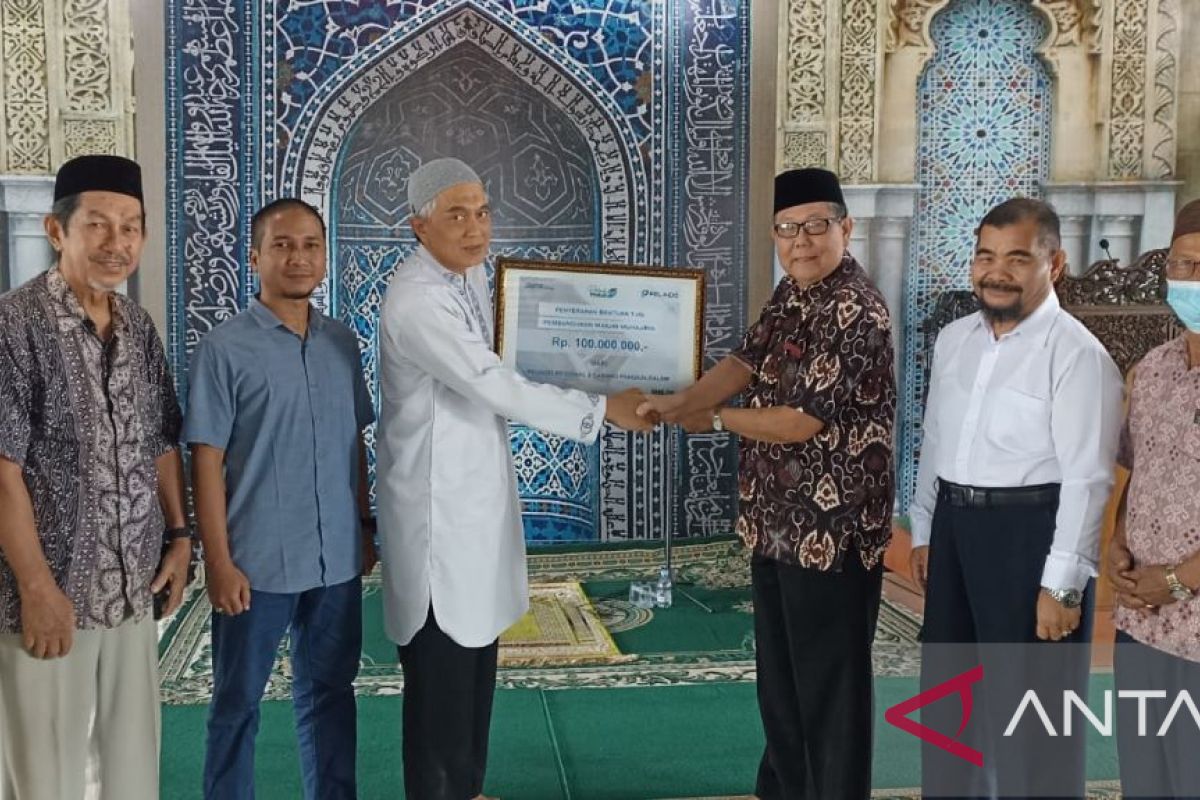 Pelindo Pangkalbalam serahkan bantuan pembangunan Masjid Muhajirin Pangkalpinang