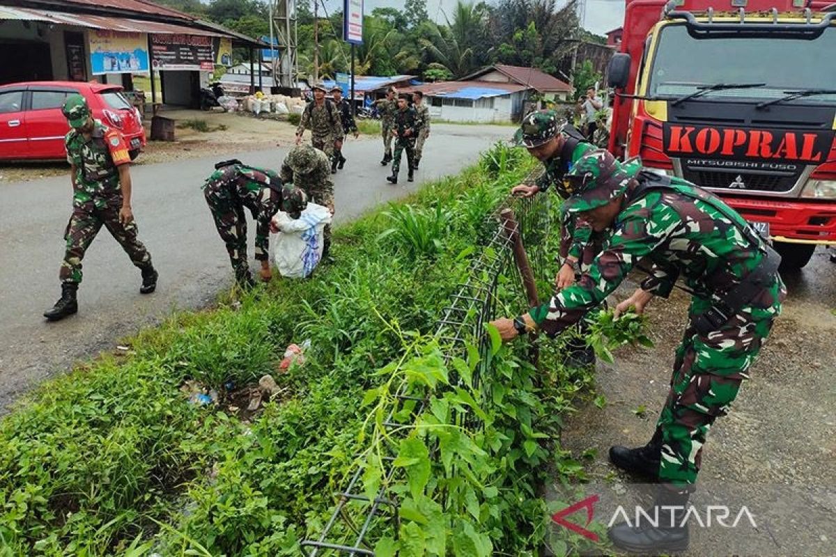 TNI dan Tentara Malaysia karya bakti bersama di batas RI-Malaysia
