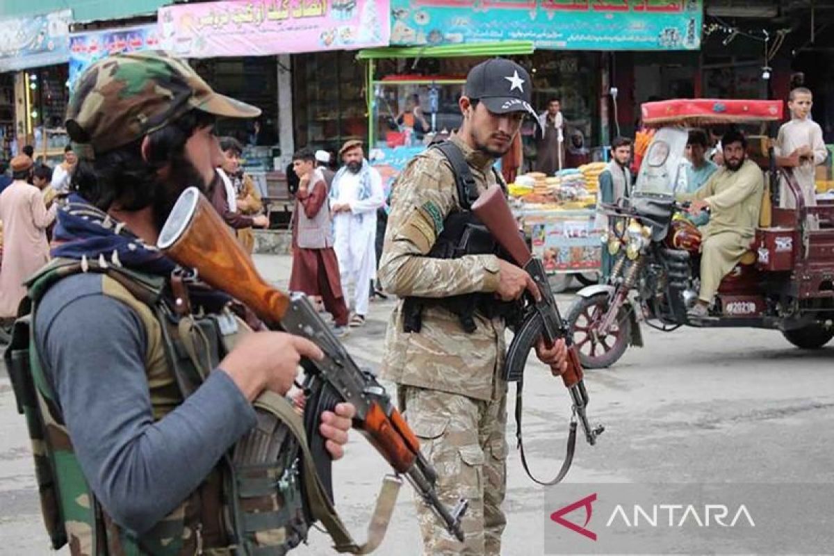 Pejabat tinggi Taliban jadi target bom bunuh diri, Gubernur Balkh tewas