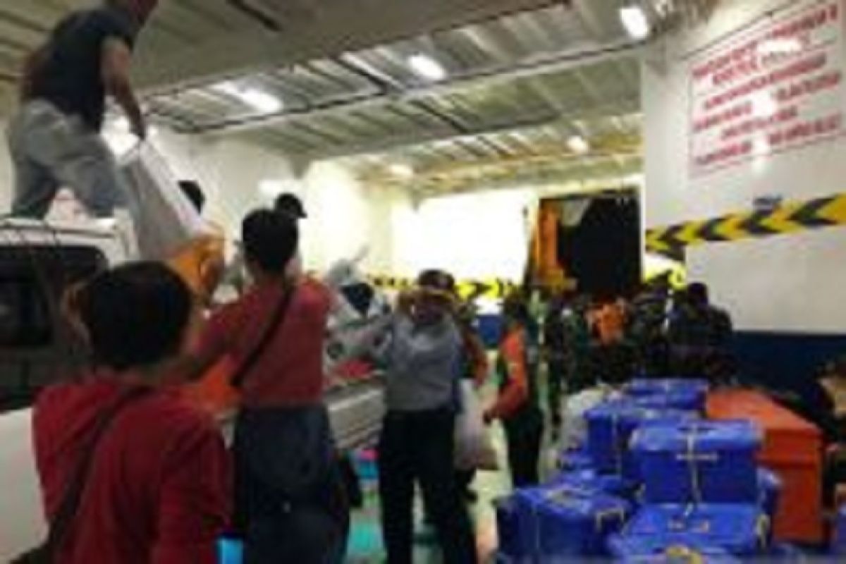 Kapal BN 01 angkut logistik ke Serasan untuk korban longsor di Pulau Serasan, Natuna