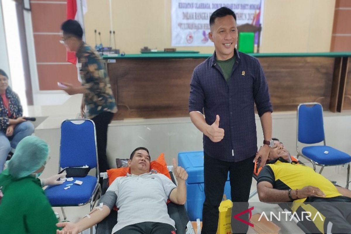 Sambut HUT ke-70 Ikahi, Bupati Bartim ikut donor darah di PN Tamiang Layang