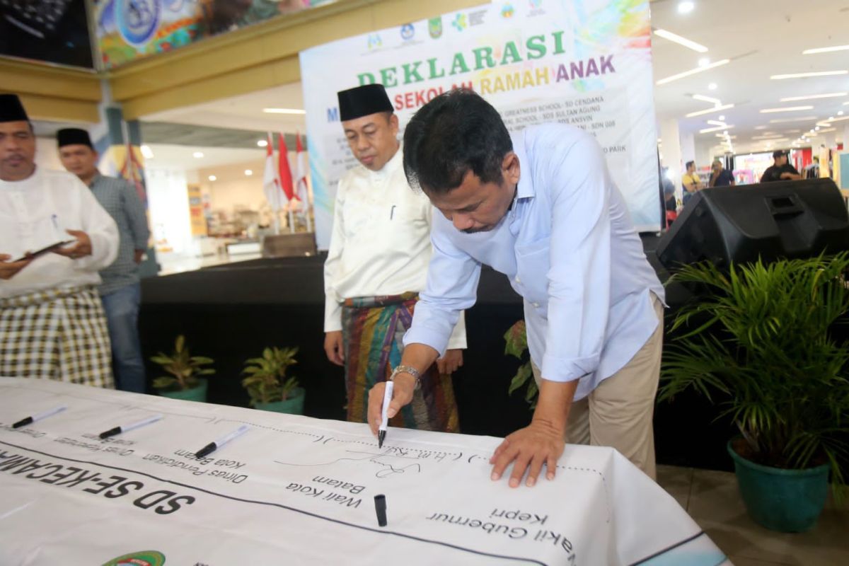 Pemkot Batam deklarasikan sekolah ramah anak menuju Indonesia Emas 2045