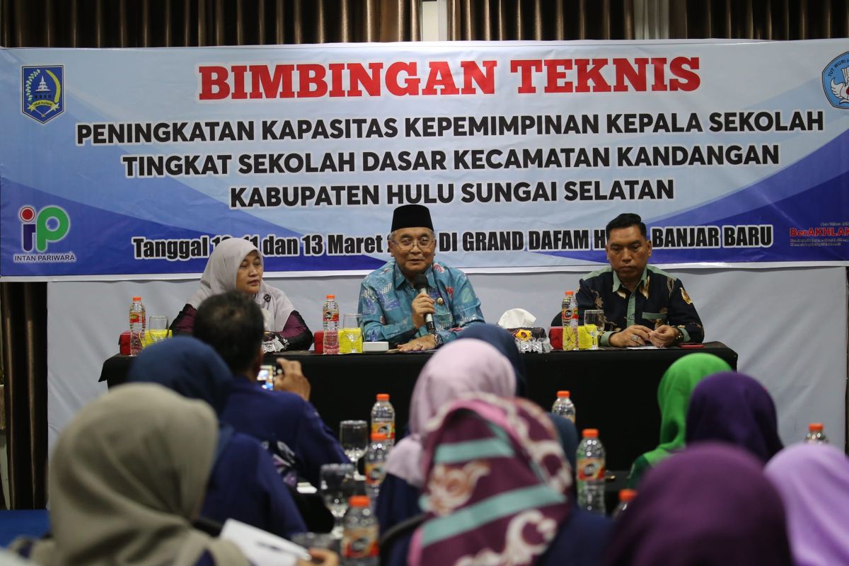 Kepsek SD di Kandangan terima bimtek peningkatan kapasitas kepemimpinan