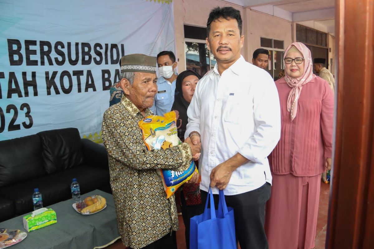 Pemkot Batam salurkan 1.750 sembako bersubsidi di pulau Bulang