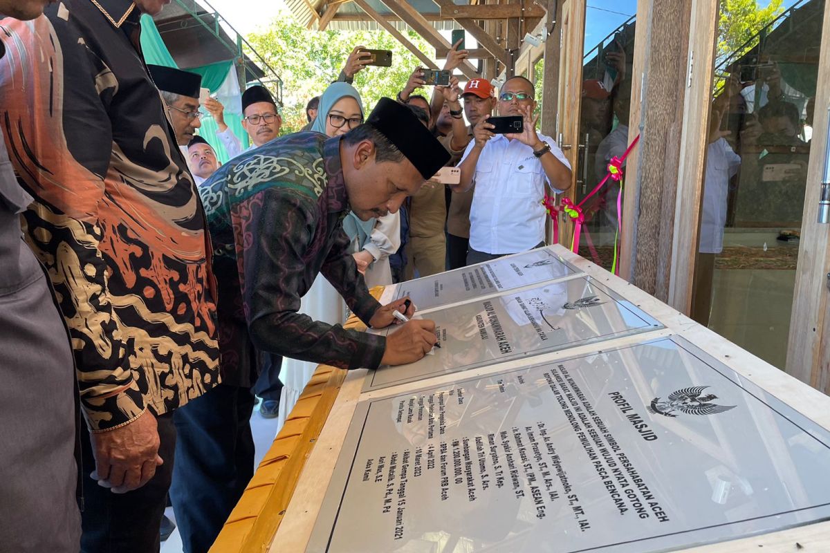 Pj Gubernur resmikan masjid bantuan masyarakat Aceh di Sulbar