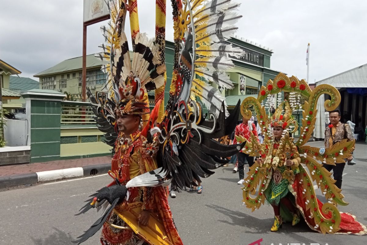 Ribuan warga ikuti Karnaval Banjarmasin Sasirangan Festival 2023