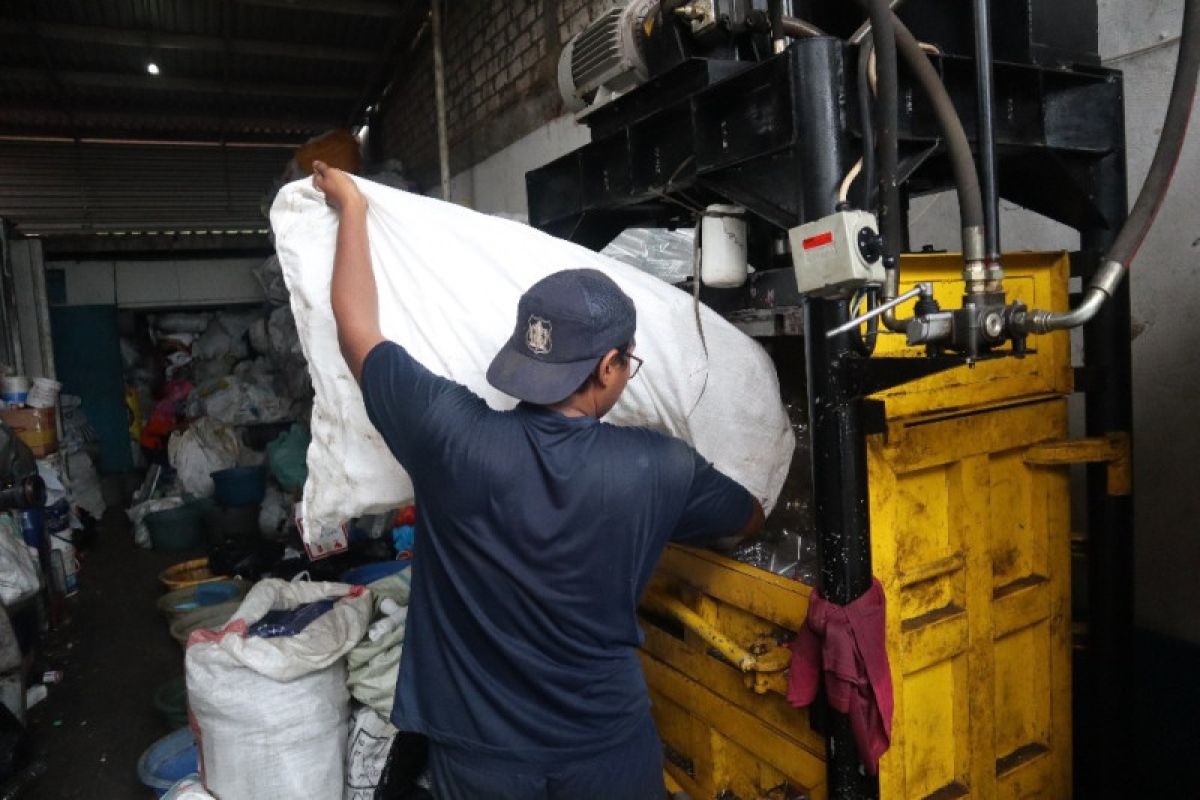 OPPA latih masyarakat Surabaya kurangi polusi sampah plastik