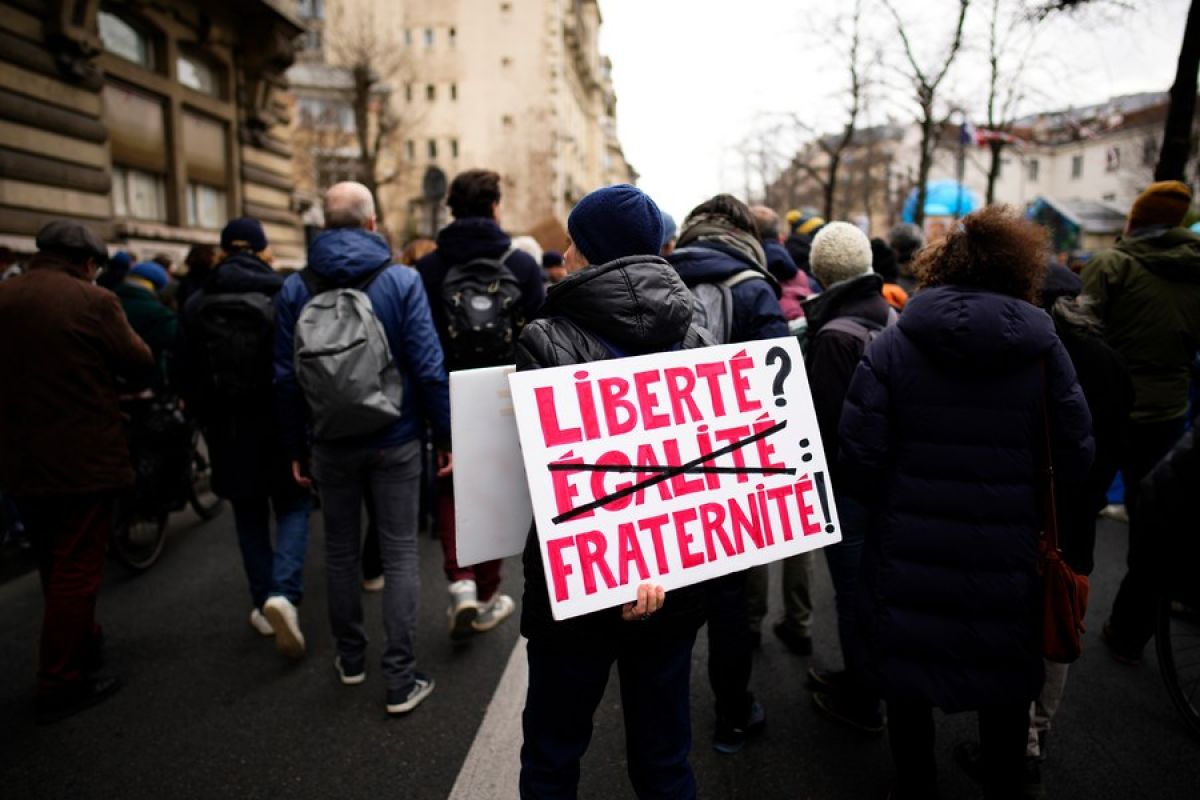 Aksi protes terhadap rencana reformasi pensiun berlanjut di Prancis