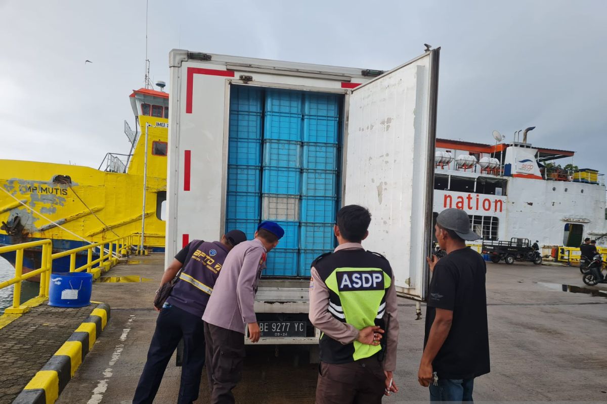 Polisi Bangka Barat perketat pengawasan angkutan barang di pelabuhan Tanjungkalian