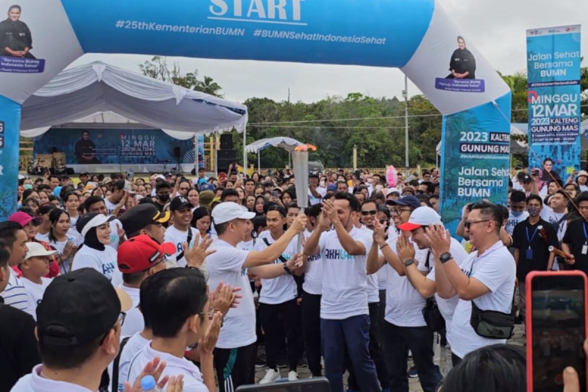 Jalan sehat BUMN kolaborasi PLN dengan stakeholder sukses diikuti ribuan orang