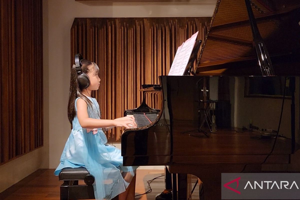 Pianis muda Nathasia Djong rilis "Indonesia Inspirasiku"