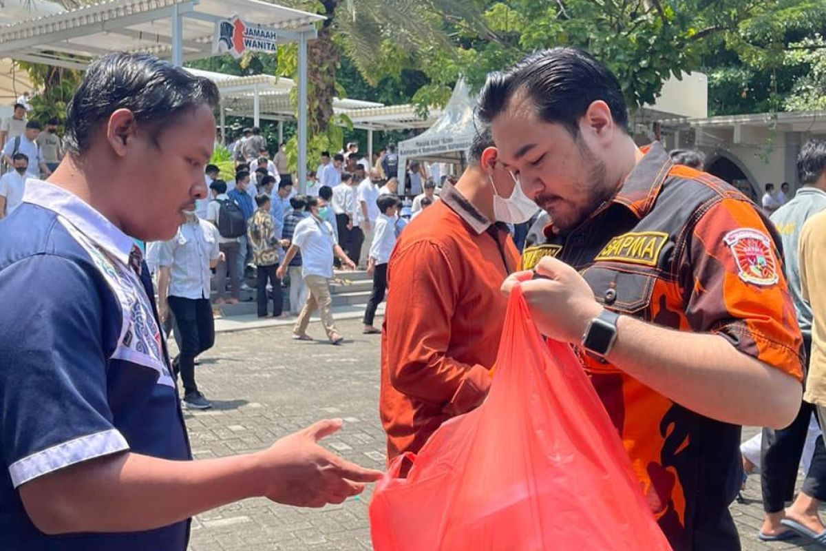 Program Jumat Berkah, Sapma PP Surabaya berbagi