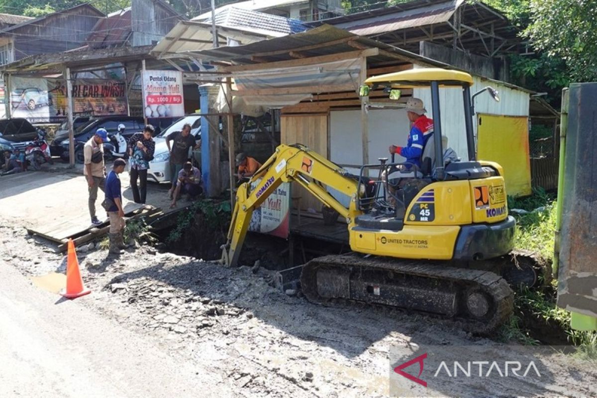 Pupr Kotabaru Upayakan Normalisasi Drainase Cegah Banjir Antara News