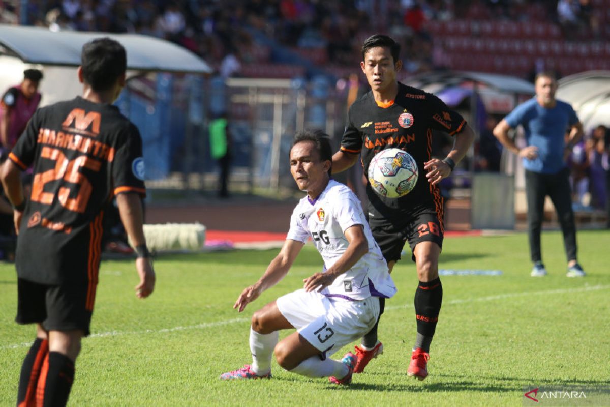 Persik Kediri pertandingan sepak bola liga 1