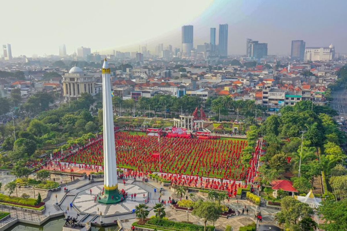 Ribuan kader PDIP senam Sicita di Tugu Pahlawan