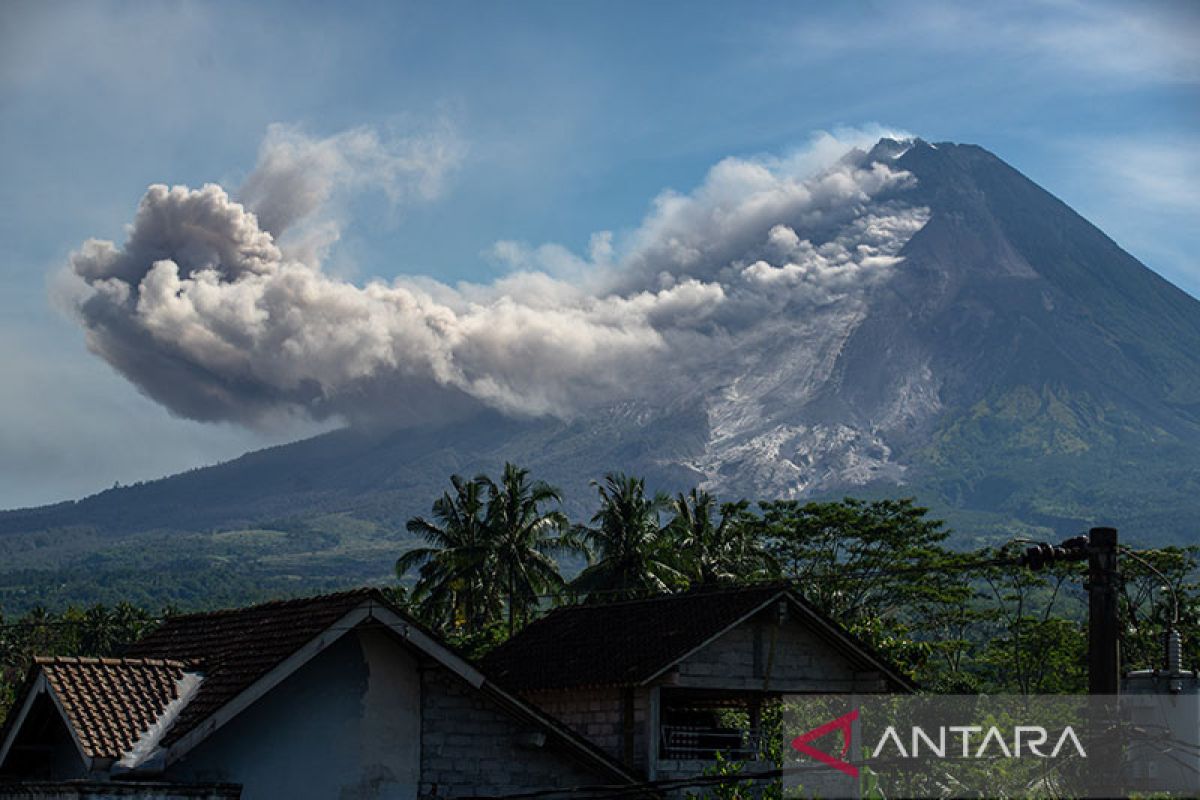 BPPTKG: Ada potensi bahaya di sisi barat laut Gunung Merapi