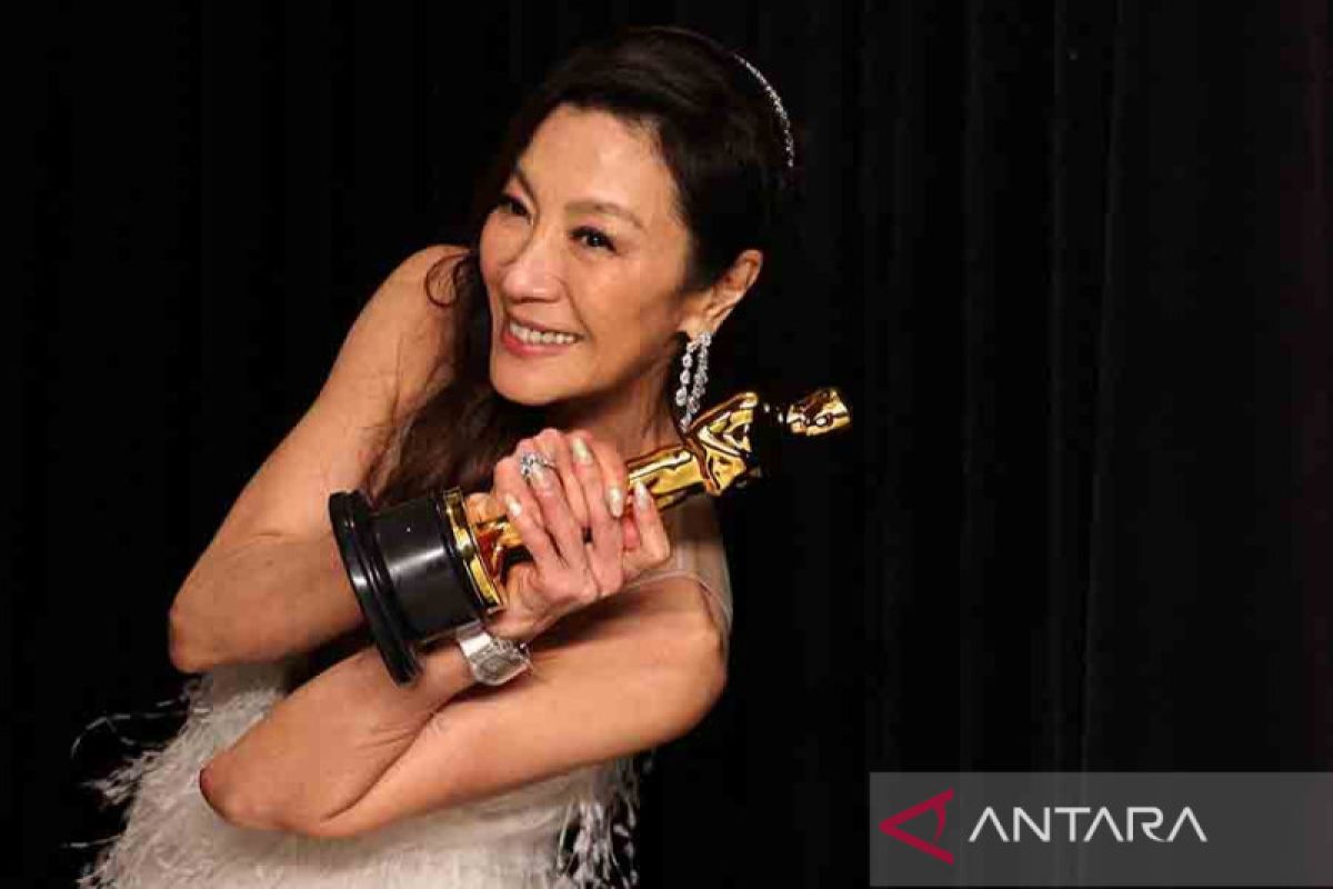 Anwar Ibrahim ucapkan selamat ke Michelle Yeoh meraih Oscar