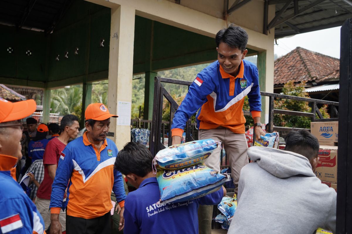 PTBA bantu korban banjir di Muara Enim dan Lahat