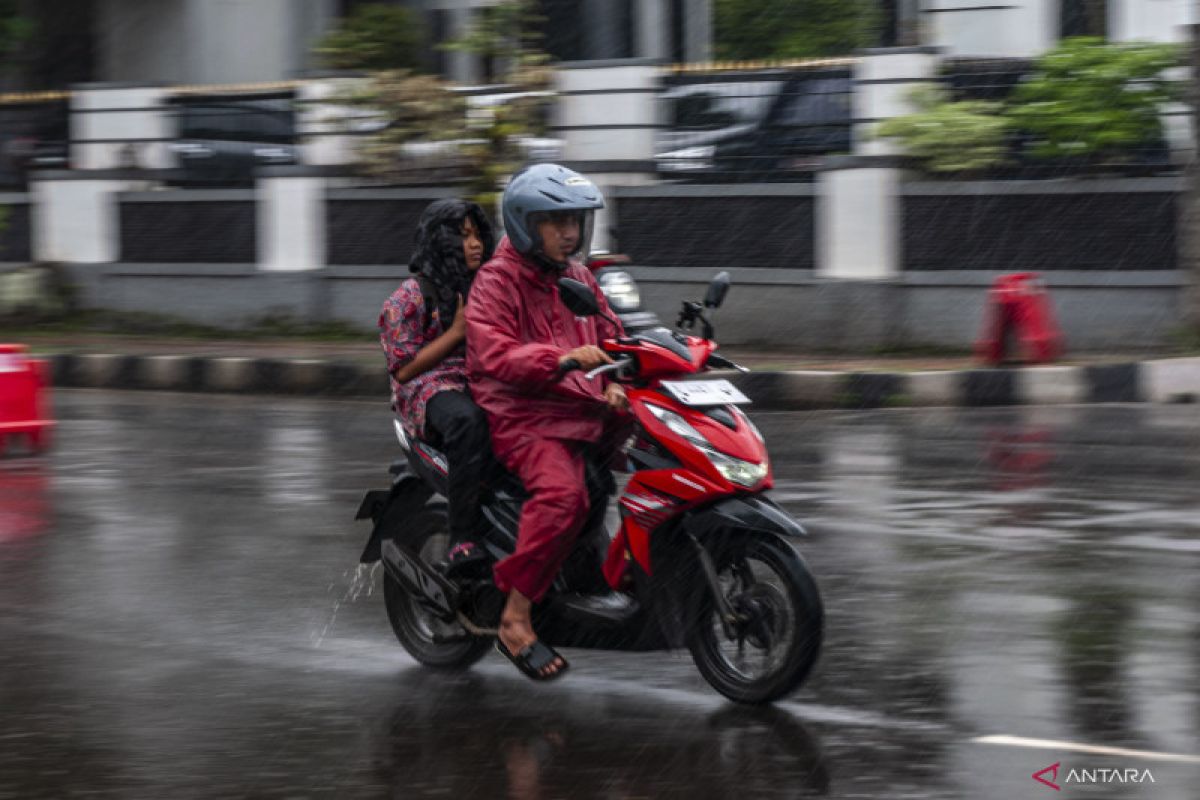 Banten berpotensi hujan ringan hingga sedang pada siang hari