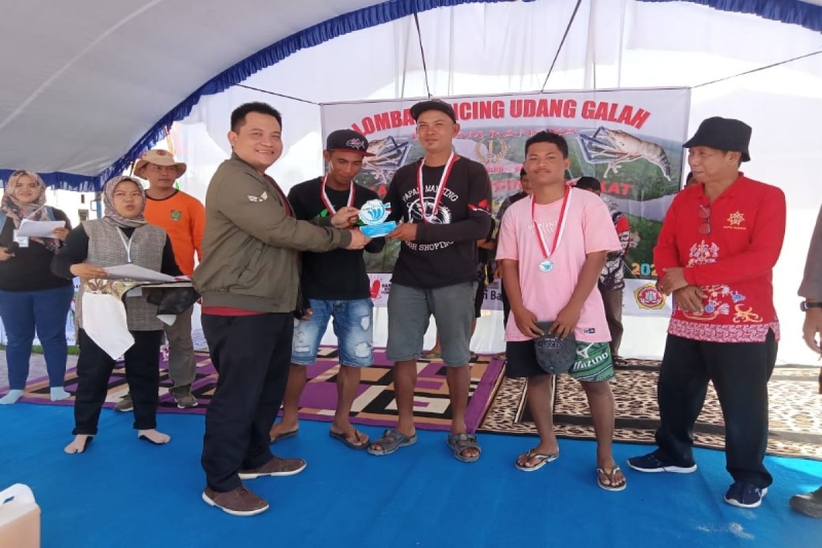 Warga ramaikan lomba pancing udang galah di Desa Wisata Pangkalan Banteng