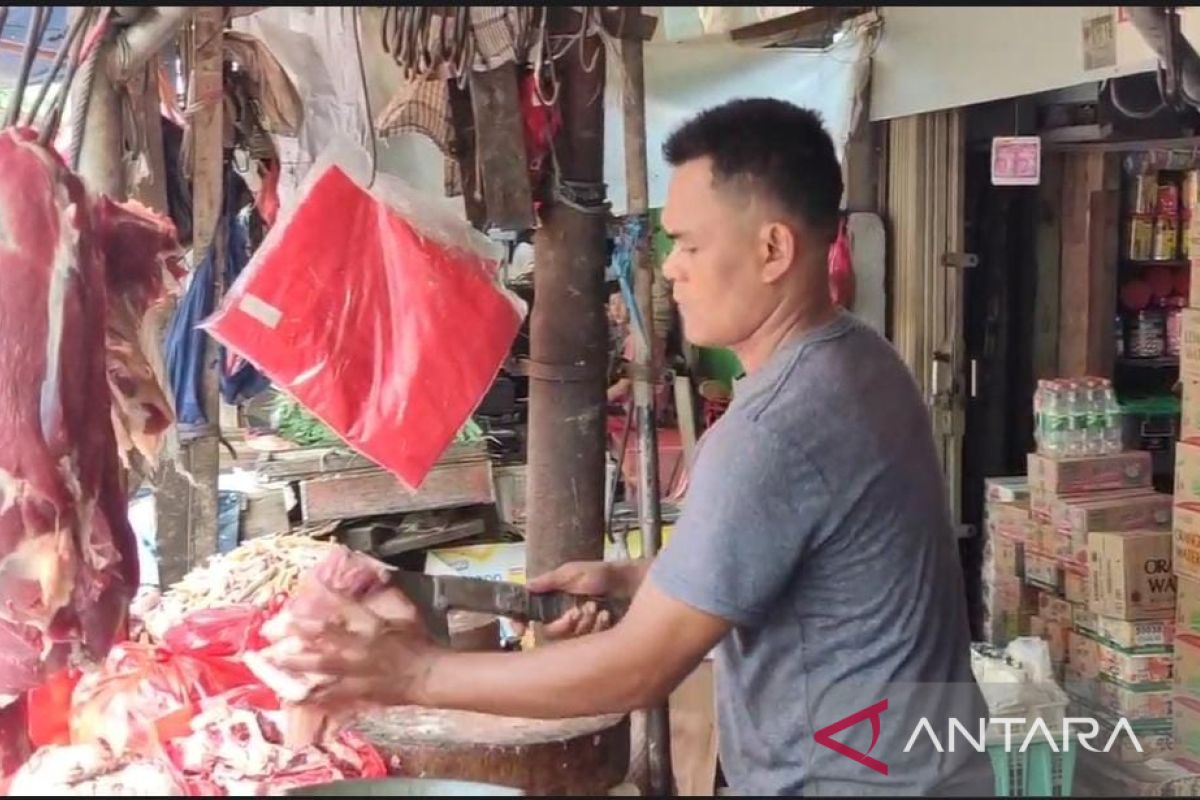Harga beberapa kebutuhan pokok di Pasar Kramat Jati merangkak naik