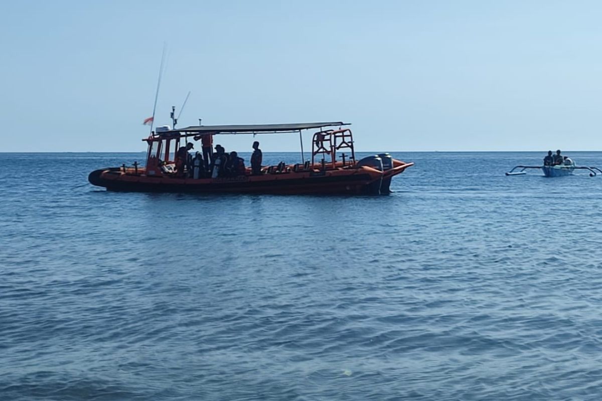 Tim SAR mencari siswi SD tenggelam di laut Lombok Timur
