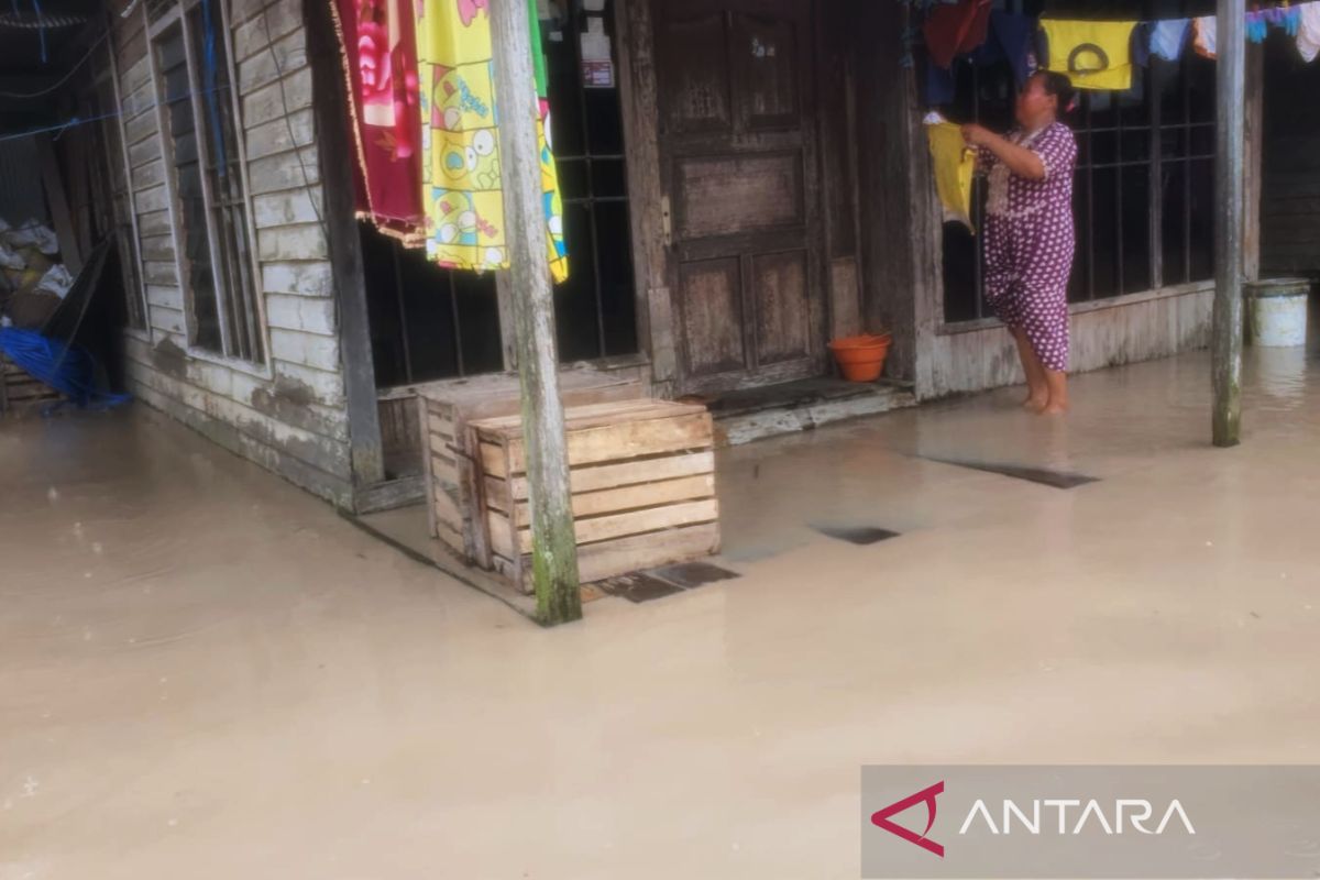 Curah hujan tinggi, warga Tamberangan di Tapin kebanjiran