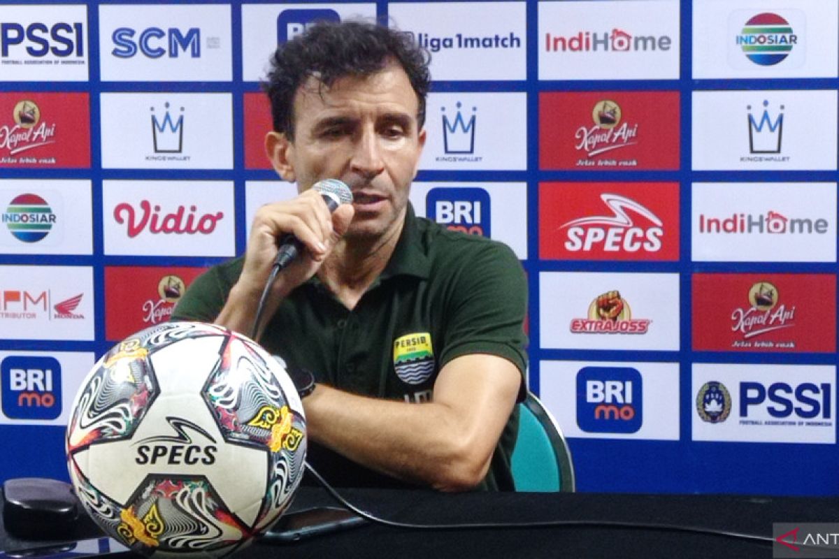 Liga 1 indonesia - Luis Milla minta Persib Bandung waspadai legiun asing Bhayangkara FC