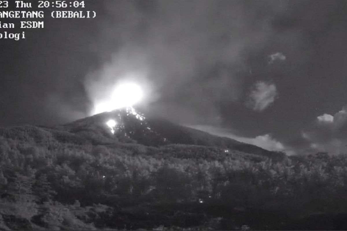 Status Gunung Karangetang masih siaga setelah lima pekan erupsi