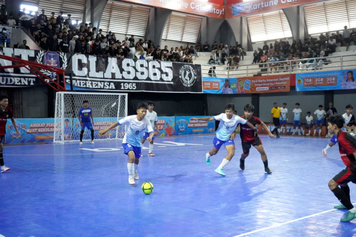 SMPN 1 Gurah Kediri dan SMAN 1 Ponggok raih juara satu Piala by.U Blitar 2023