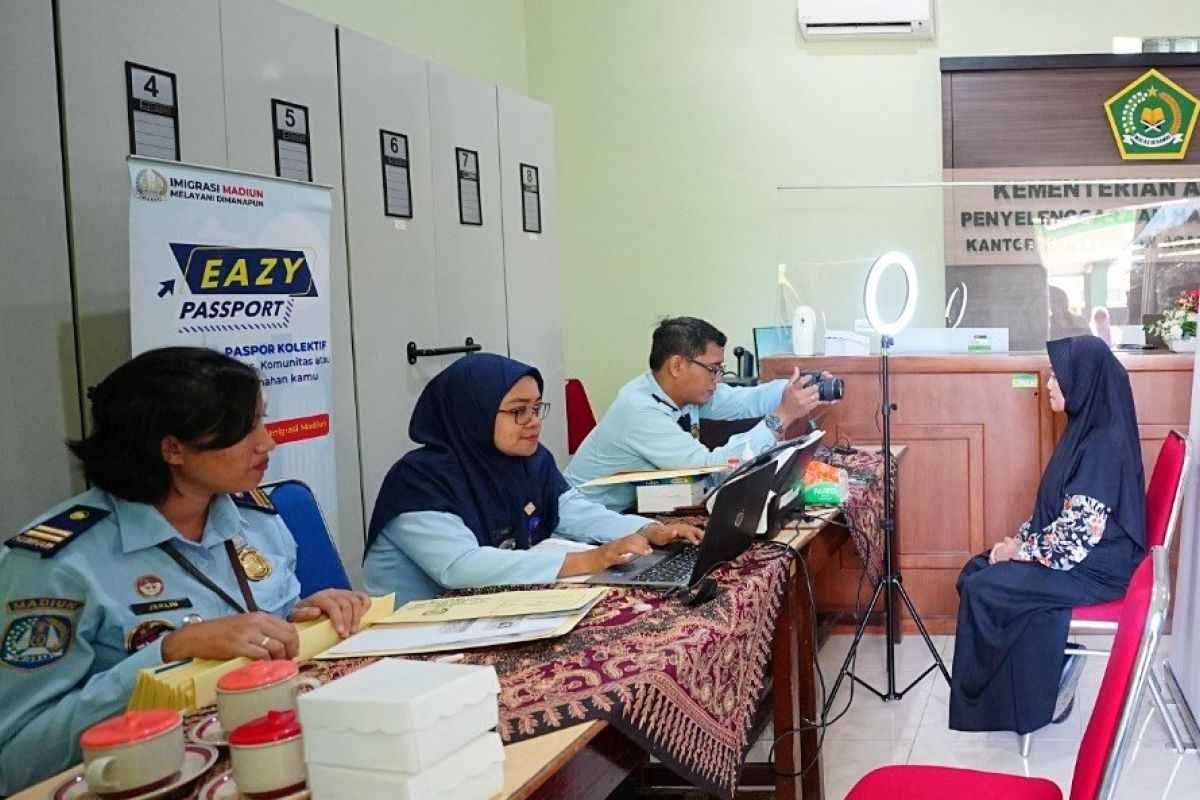 Kemenag Kota Madiun rekam foto paspor calon haji