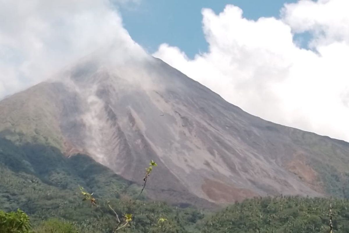 Gunung Karangetang Sulut catat empat kali terjadi awan panas guguran