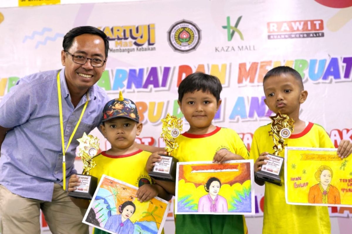 IGTKI dan Rawit wadahi anak di Surabaya latih kemampuan mewarnai