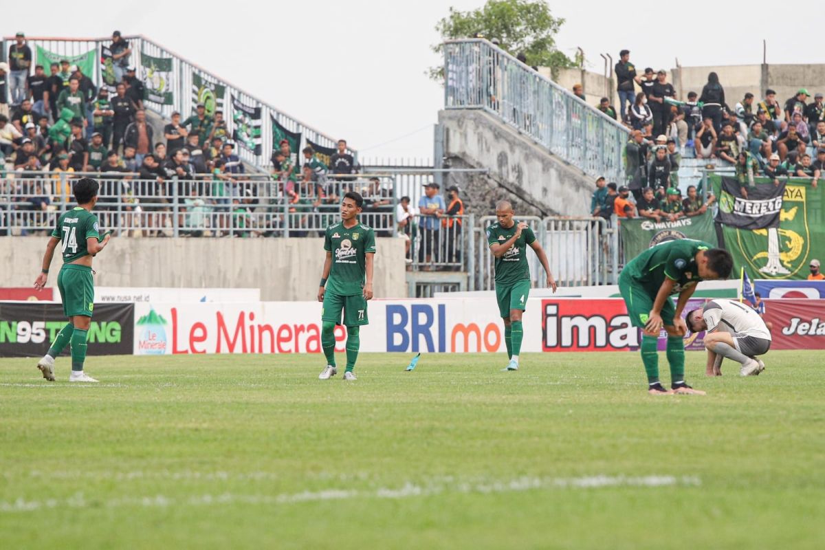 Skor 2-2 akhiri laga Persebaya lawan Persib