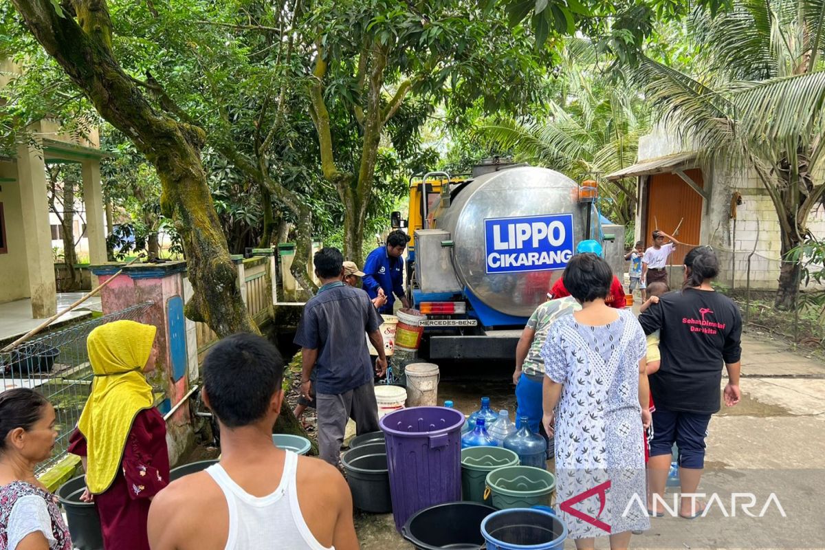 Lippo Cikarang salurkan logistik-air bersih warga terdampak banjir