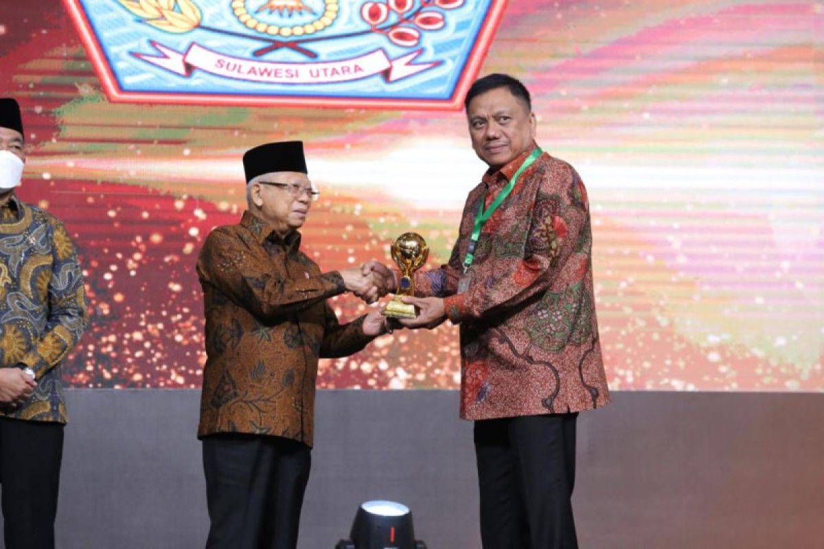 Pemprov Sulut raih 'JKN Award'