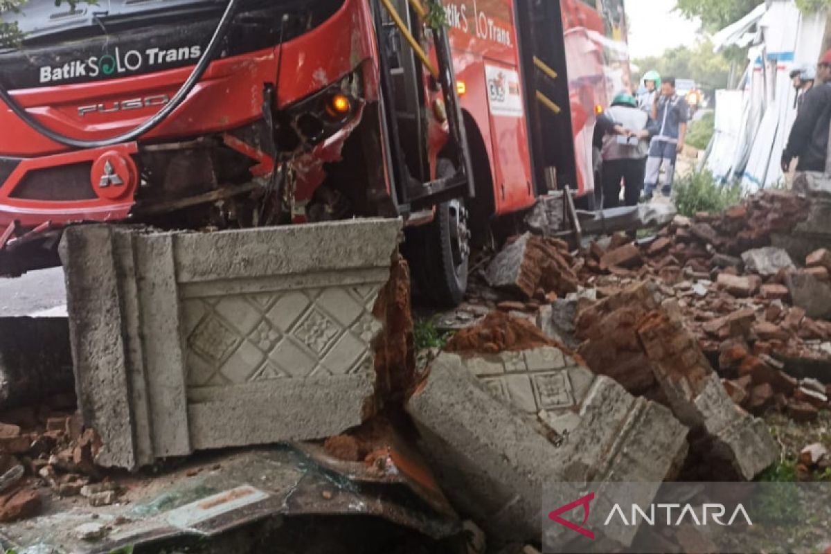 Pemkot Surakarta segera kaji bangunan cagar budaya yang tertabrak BST