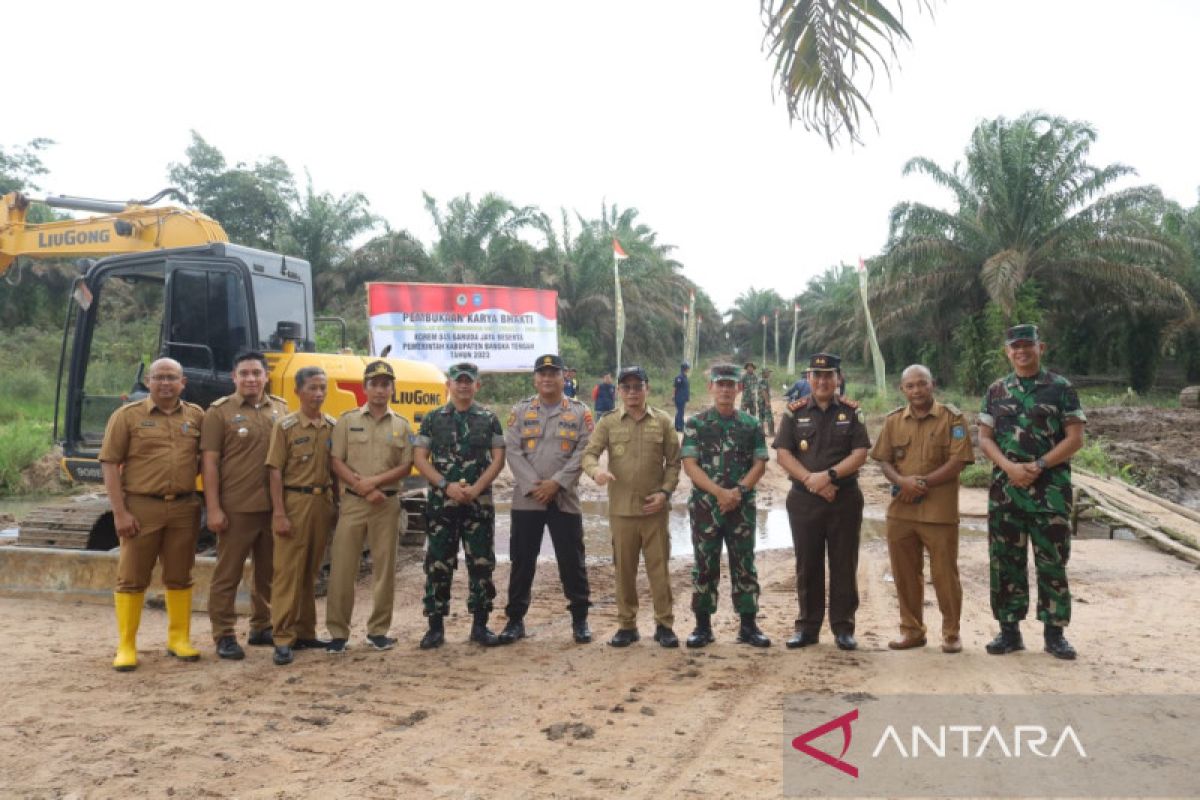 Korem 045/Garuda Jaya Bangka buka akses jalan penghubung antardesa