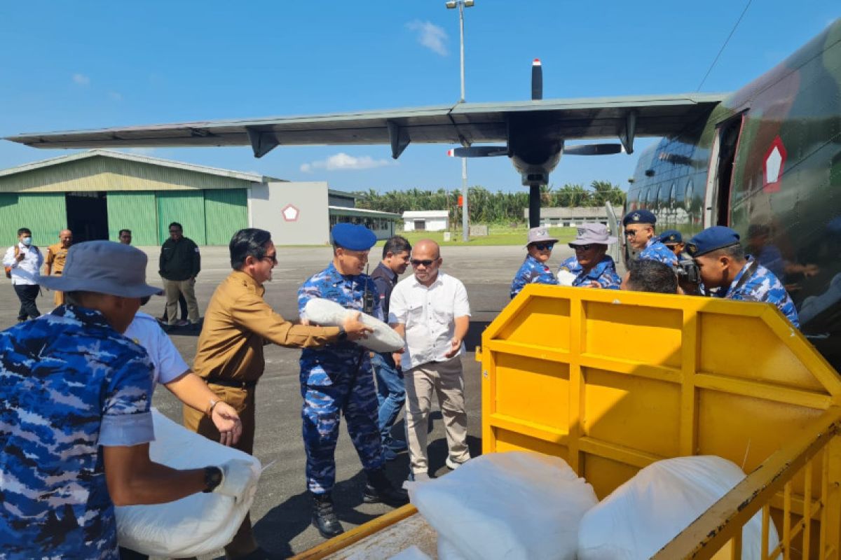 Lanud RSA tabur garam di langit lokasi longsor Pulau Serasan-Natuna