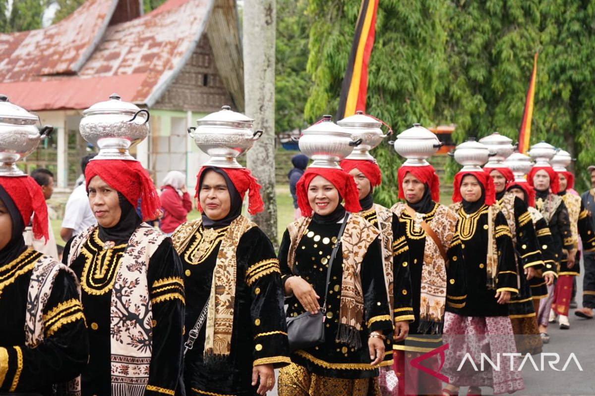 74 nagari tampilkan adat kebudayaan dalam meriahkan HUT ke-110 Kabupaten Solok