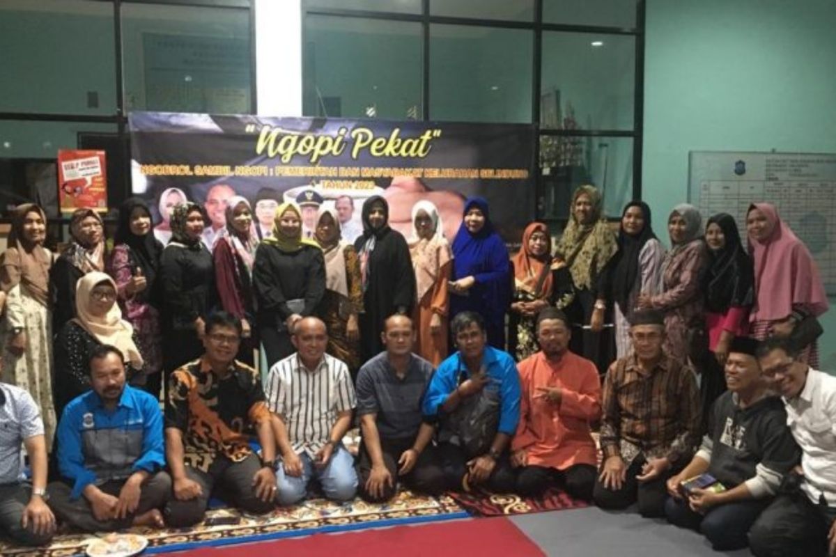 Perdana di Tingkat Kelurahan, Wali Kota Pangkalpinang Bersamai NGOPI PEKAT di Kelurahan Selindung