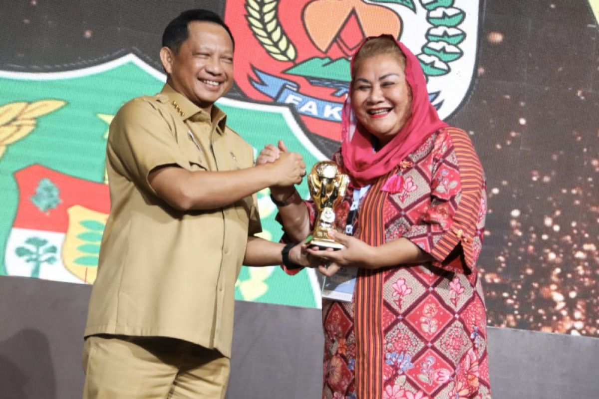 Wakil Presiden RI berikan penghargaan Pemda berstatus UHC termasuk Semarang