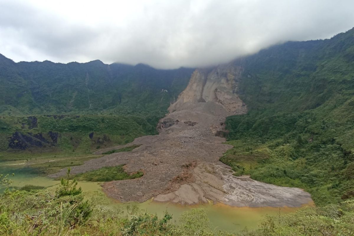 BPBD Tasikmalaya sebut longsor di Gunung Galunggung masih terjadi