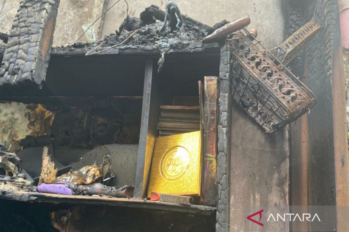 Al Quran ditemukan utuh di rumah terdampak kebakaran Grogol Selatan