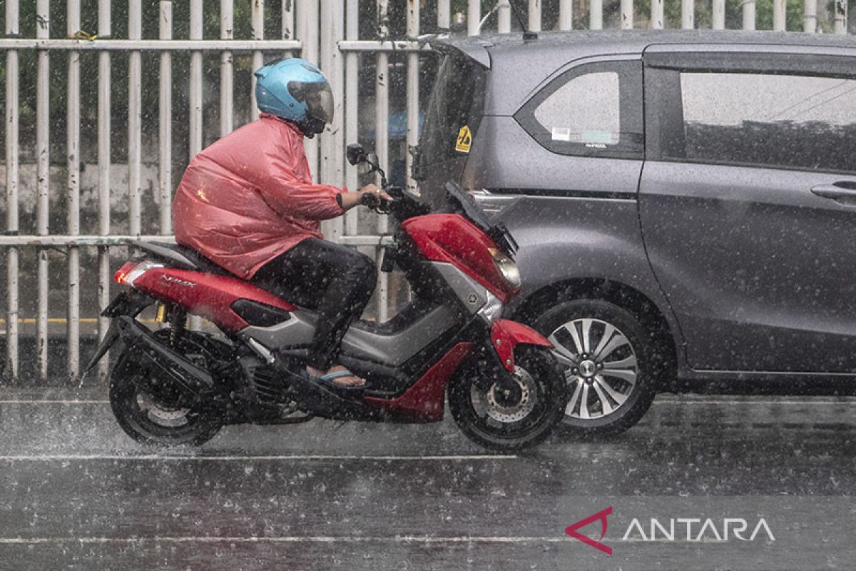 Surabaya hari ini berpotensi hujan dengan intensitas ringan