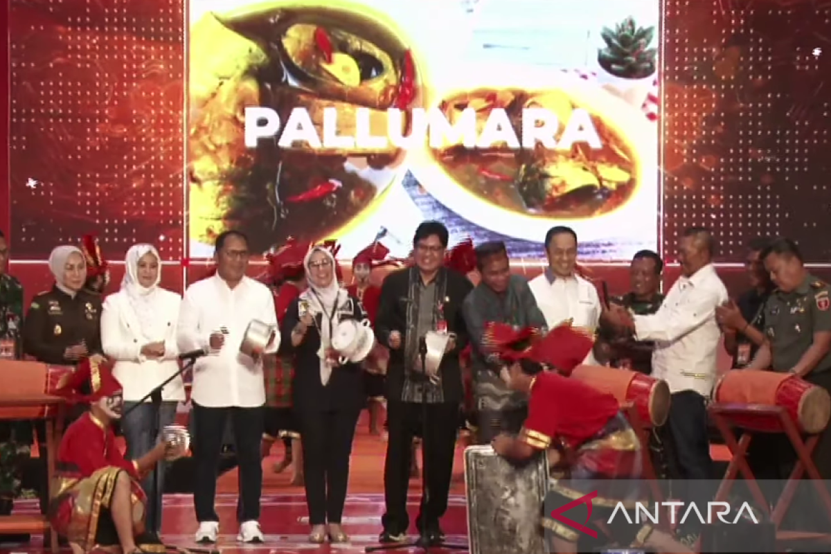 Wali Kota Makassar meluncurkan "Makassar Kota Makan Enak"