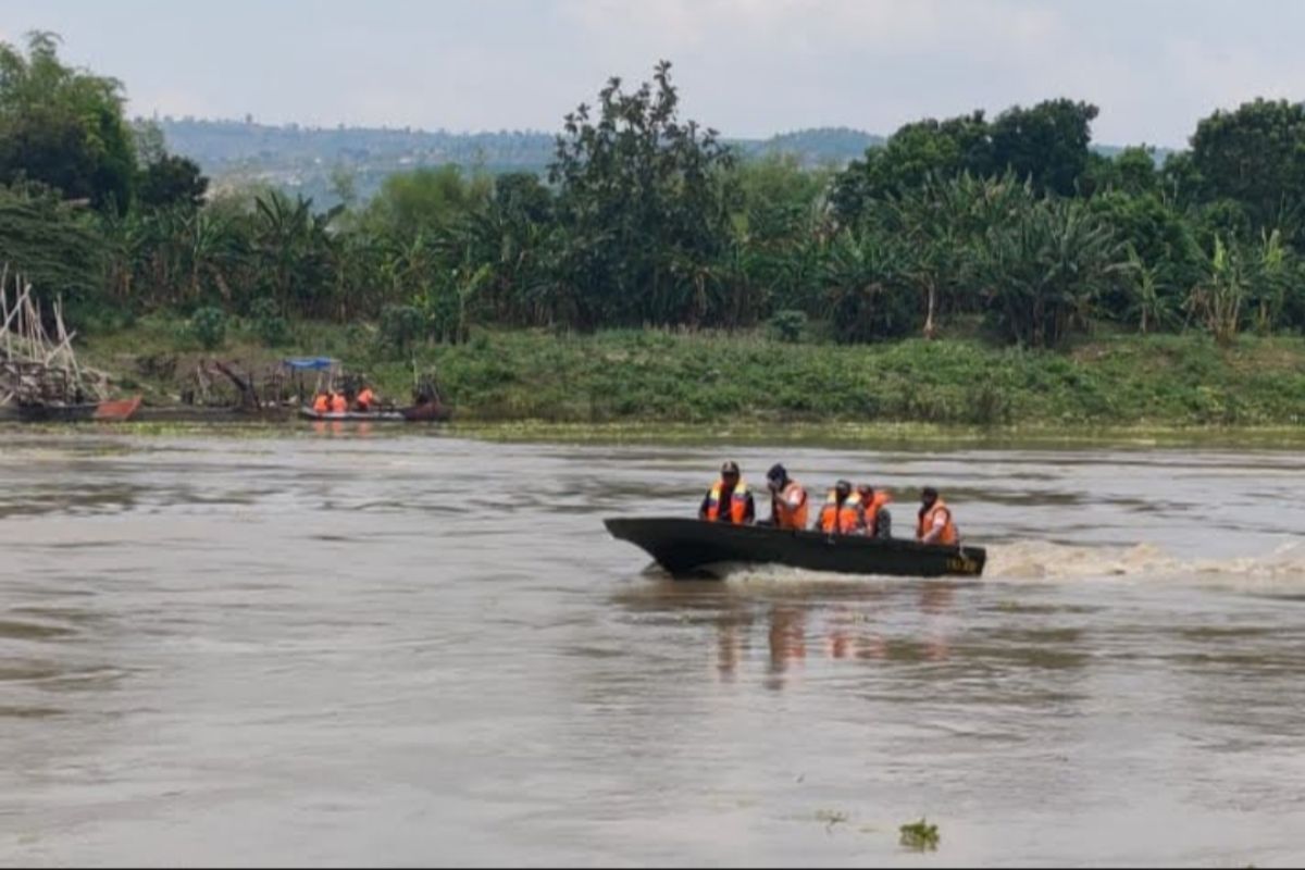 Basarnas Pekanbaru  cari pelajar tenggelam di Sungai Mandau