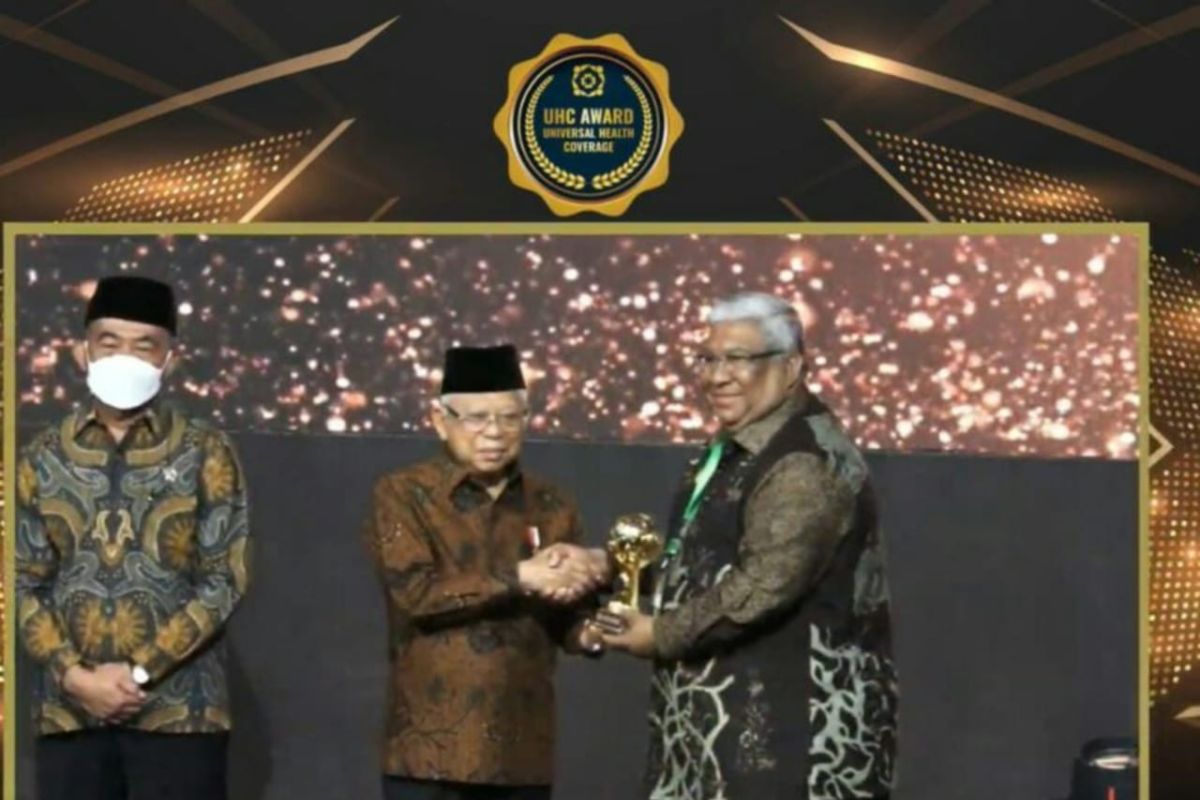 Wapres beri penghargaan Pemda Sultra sebagai daerah berstatus UHC