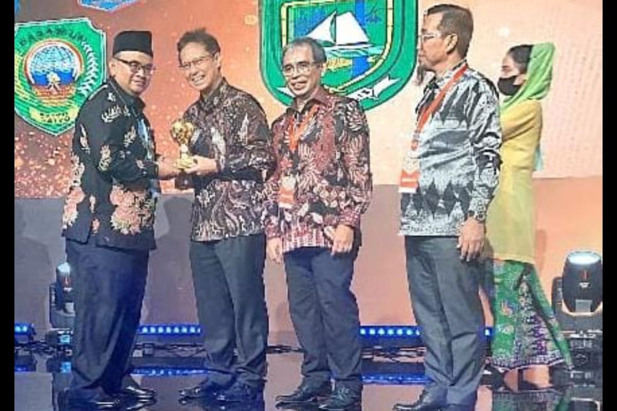 Pemkab Probolinggo raih penghargaan UHC 2023 program JKN