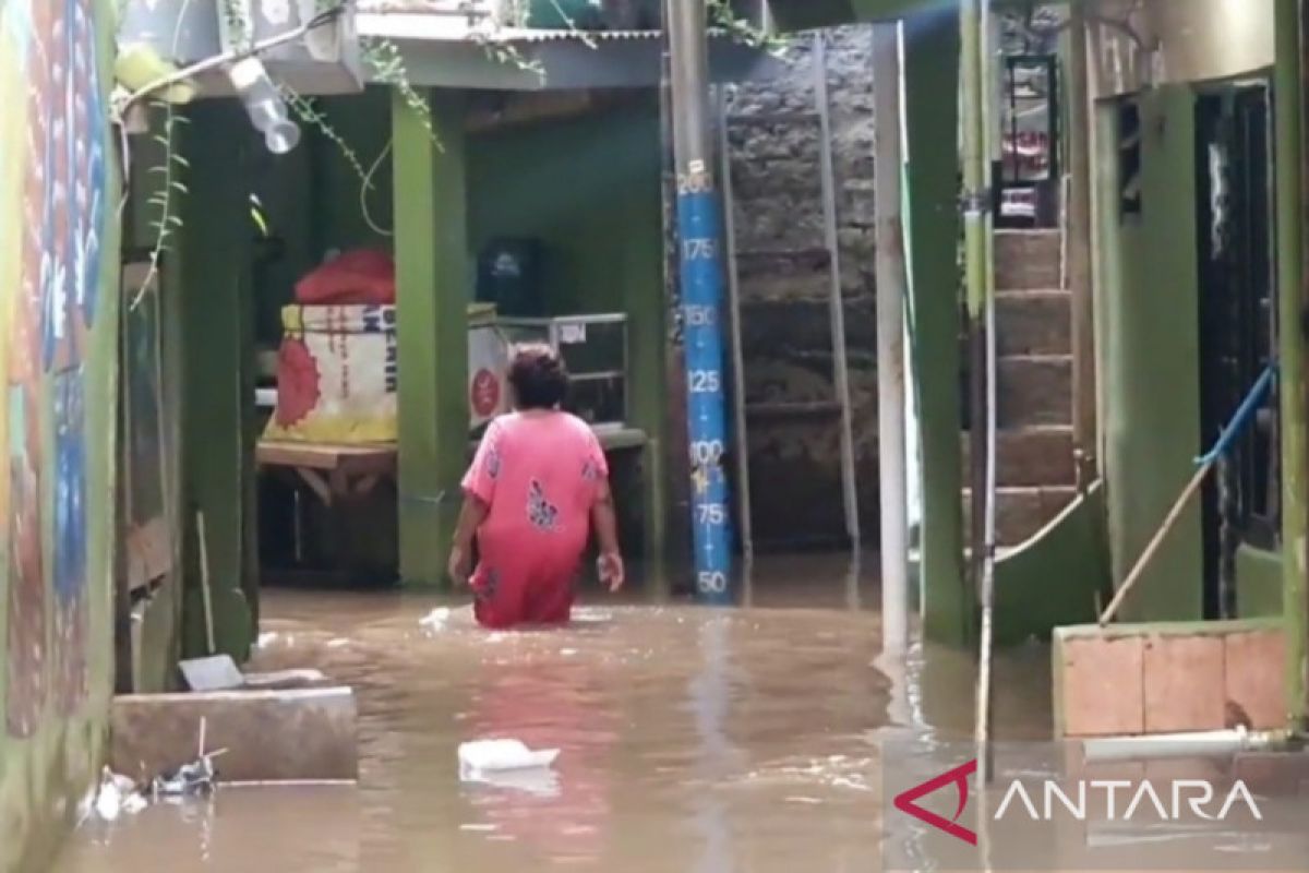 Permukiman Kebon Pala kembali terendam banjir akibat luapan Kali Ciliwung hari ini